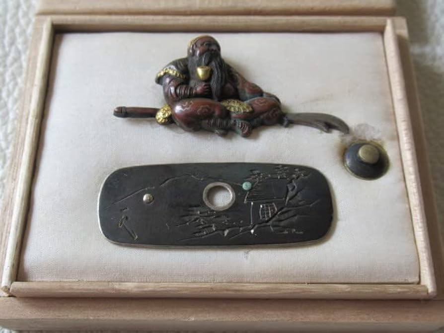 未使用江戸後期◆金工『中川一匠』刀装具 表：槍と老人 裏：山・松・家 風景片切彫 Amazon.co.jp: □ 1860年頃(江戸後期)□金工 中川一匠 刀装具 表