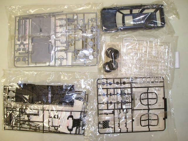 Amazon | □アオシマ 1/24 ミニカー ハイラックス・サーフ プラモデル