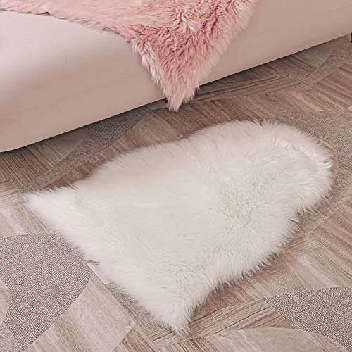 HEQUN Lammfell-Teppich Kunstfell Schaffell Imitat Wohnzimmer Teppiche Flauschig Gemütliches Schaffell Bettvorleger Sofa Matte (75 x 120 cm, Weiß)