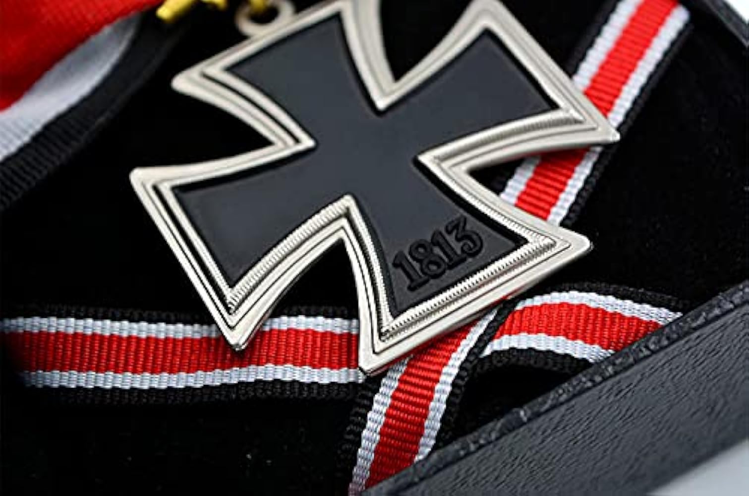 Amazon.co.jp: WW2 ドイツ軍 柏葉・剣付騎士鉄十字勲章 艶有 精密複製 Amazon.co.jp: WW2 ドイツ軍 柏葉・剣付騎士鉄十字勲章 艶有 精密複製