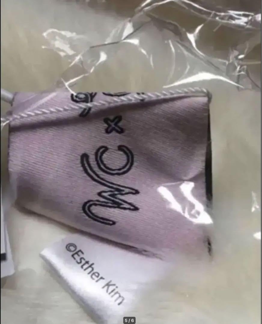 WC  エスターキム コラボ限定 ぬいぐるみクッション抱き枕 新品未開封タグ付き WC - WC エスターキム コラボ限定 ぬいぐるみクッション抱き枕
