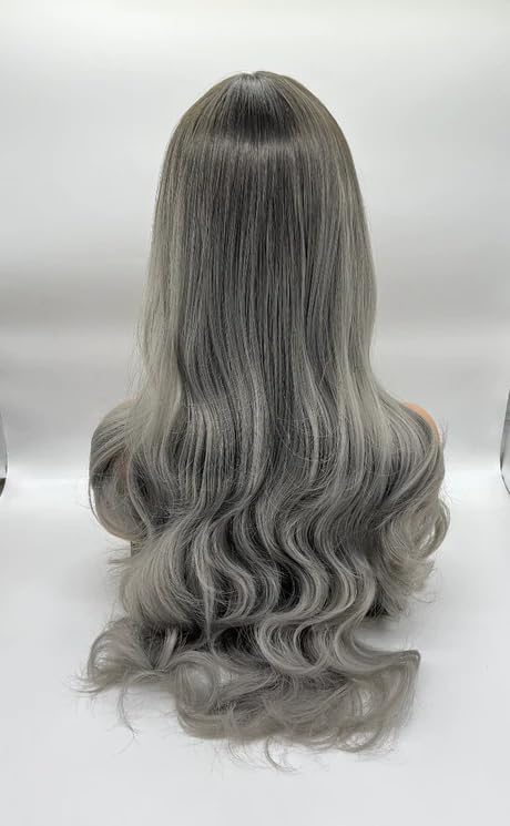 Miniatura 6 de AMANDA - Peluca balayage gris con flequillo completo, larga y rizada, sin pegamento, pelucas sintéticas naturales para uso diario (pelucas de