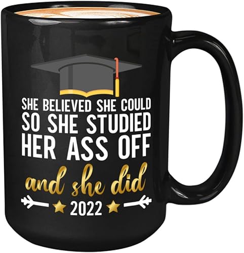 Bubble Hugs Taza de café universitaria de graduación de 15 onzas, color negro She Believed She Could So She Studied Her Ass Off Citas inspiradas
