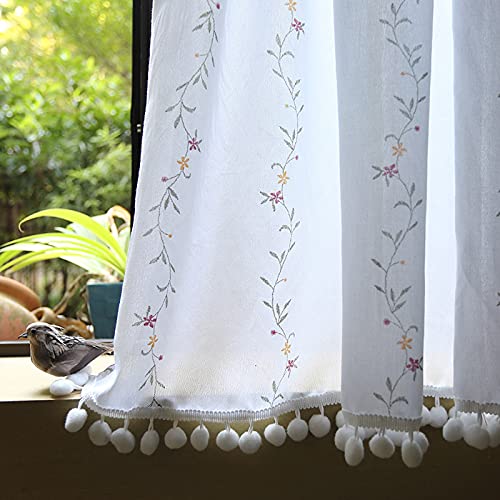 Cortinas cortas florales que decoran tus ventanas pequeñas y resguardan tus gabinetes 6
