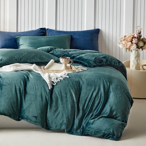 Image of WARMDERN Peacock Blue Velvet Duvet Cover Set Super King Size, Luxury Milk Velvet Bedding Duvet Cover with Zipper Closure, 3pcs Ultra Soft Duvet Covers for All Seasons, 120 inch x 120 inch, Peacock Blue