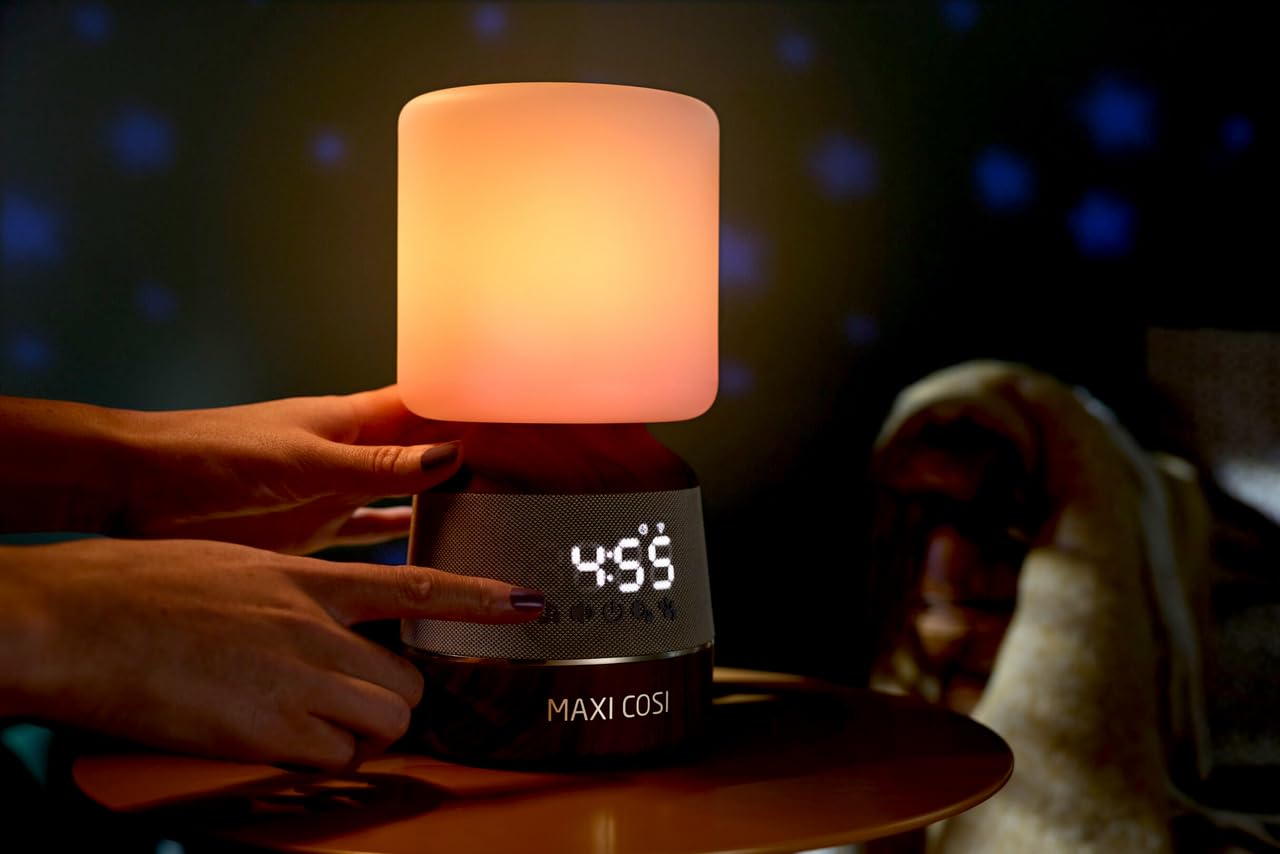 Maxi-Cosi Soothe Pro Smartes 3-in-1-Gerät, Nachthimmel-Projektor, Vom Nachtlicht zur Digitaluhr, Volle Kontrolle über die App, Schlaflieder und eigene Playlists, Teil von Maxi-Cosi Connected Home