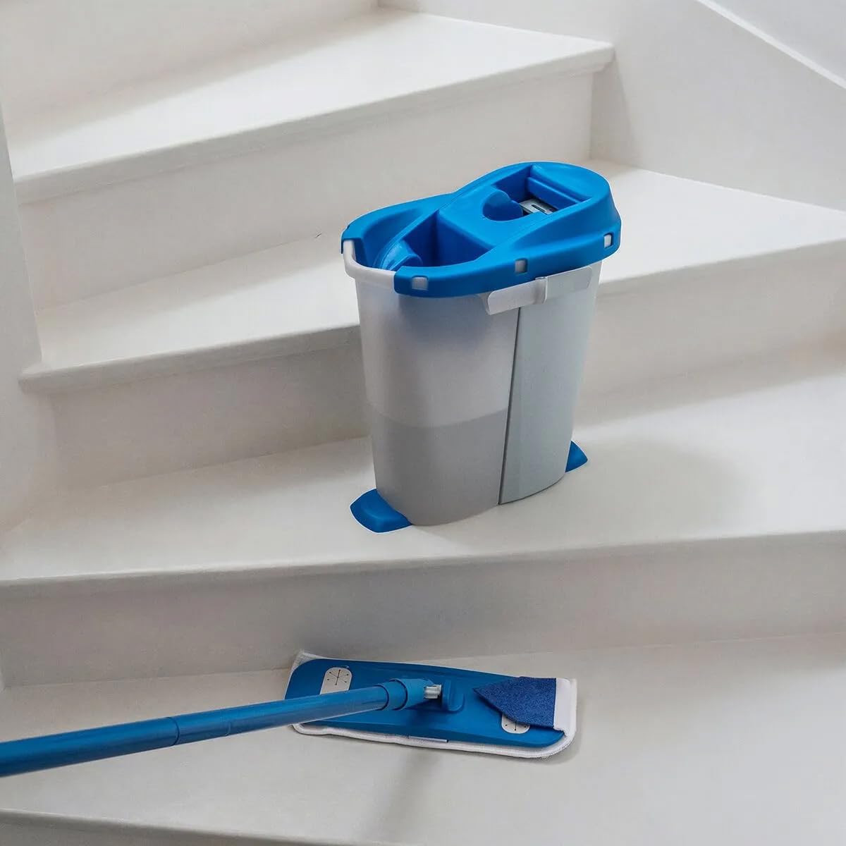 Éléphant — Kit de Lavage Multipratic Duo | Seau Double Compartiment + Balai Plat + 2 Housses Microfibre | Sols jusqu'à 50 m² | Fabriqué en France | 85% Plastique Recyclé