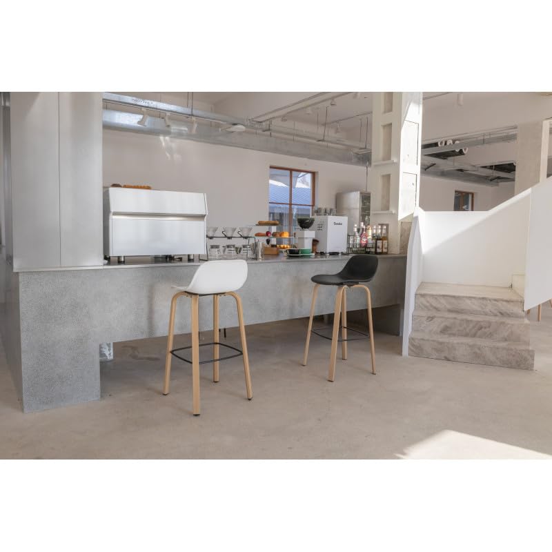 Kosmi Set di 4 sgabelli da bar bianchi in stile scandinavo con gambe effetto legno in metallo, altezza 66 cm