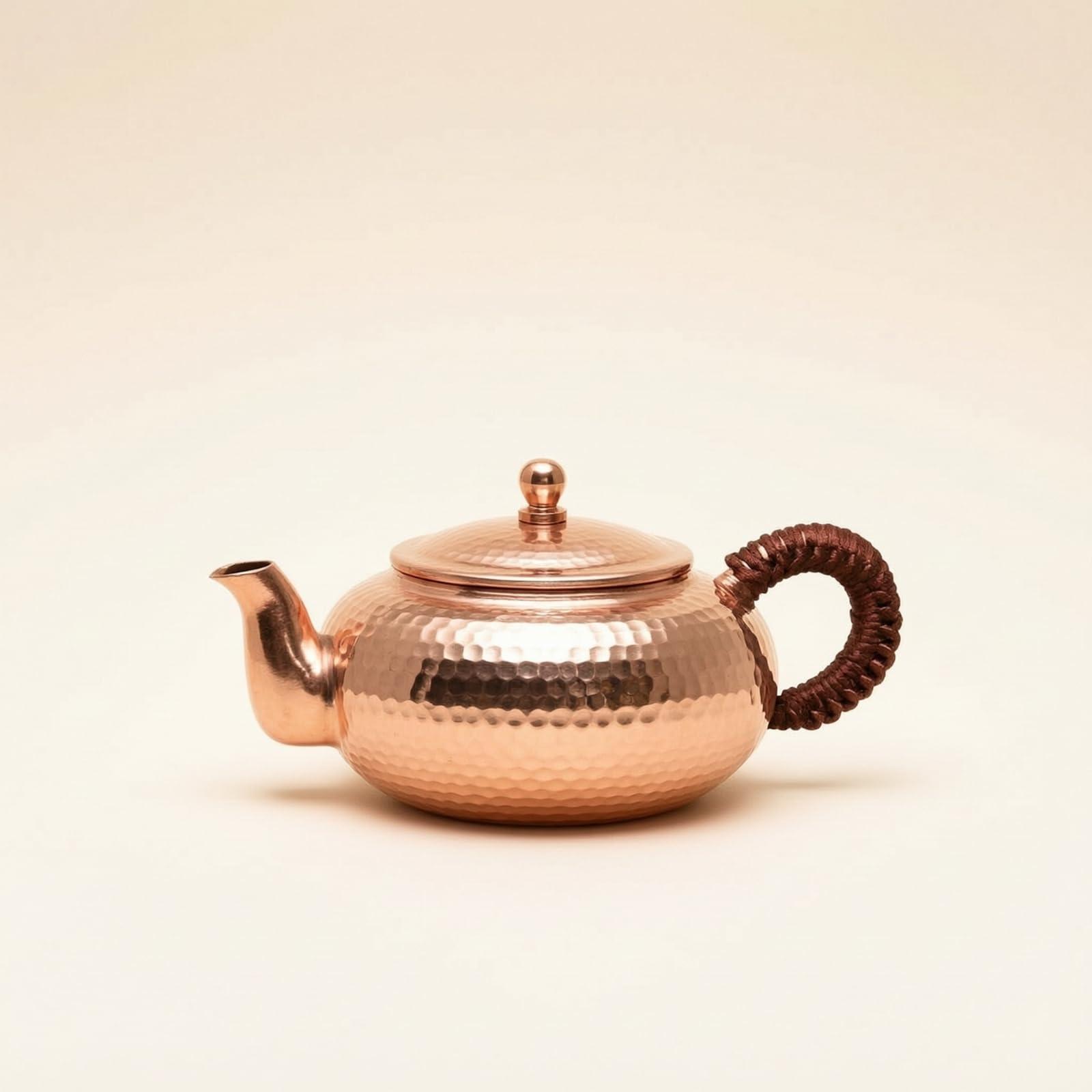 Tetera de Cobre Martillada Tetera Hervidor Jarra Taza Diseño Clásico con Bajo y Tapa Segura para Servir con Estilo Adecuada para del Té Hogar Oficina, Cobre Color Original, 300ml