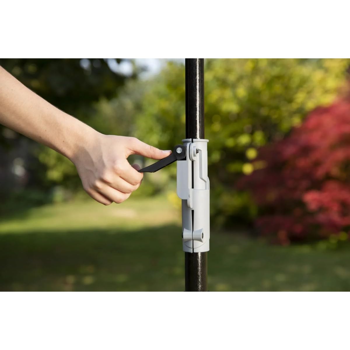 Ikra - Tamaño de seto inalámbrico, 20 V, hoja de 40 cm, batería de litio de 2,0 Ah + cargador de 20 V, palo telescópico hasta 4 m