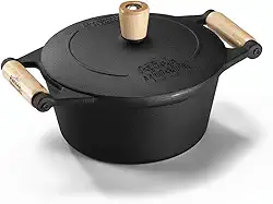 Caçarola de Ferro Fundido Panela Mineira 3 Litros com Tampa de Ferro e Cabo de Madeira, 22 cm, Ideal para Fogão a Gás, Indução, Elétrico e a Lenha, Cozimento Uniforme, Alta Retenção de Calor