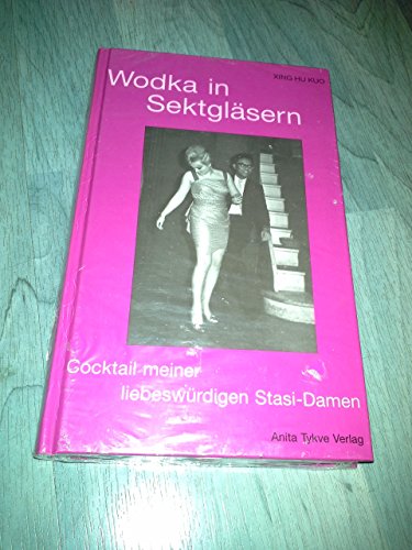 Preisvergleich Produktbild Wodka in Sektgläsern. Cocktail meiner liebeswürdigen Stasi-Damen