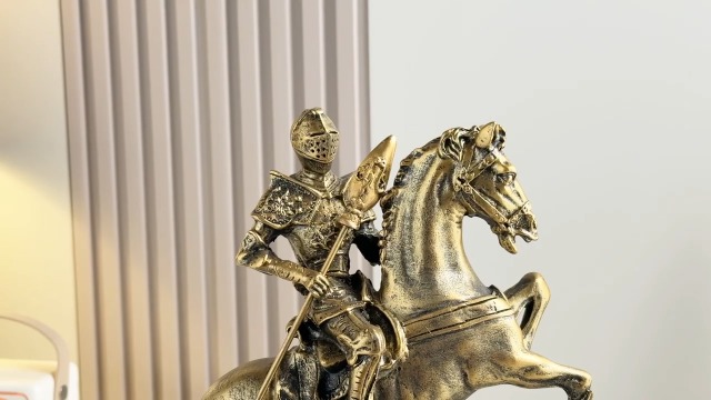 Estatua de caballero dorado 11.4 pulgadas miniatura 7