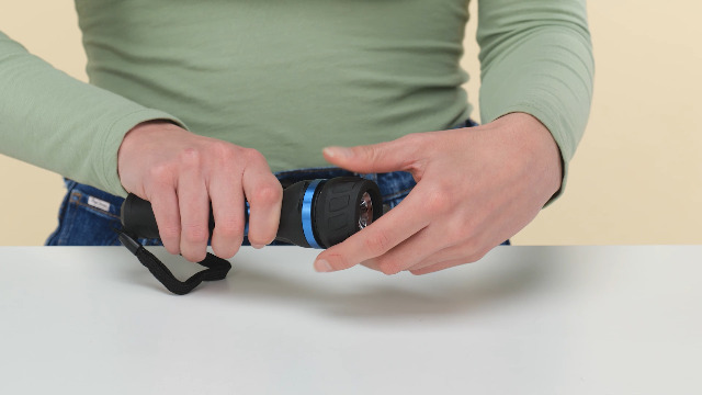 Torcia LED Velamp Impulse 3W - Impermeabile, 130 Lumen, 20h Autonomia, Con Laccetto - Foto 2