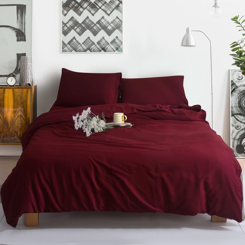 WEAVERS: 3-Piece Luxurious Microfiber Duvet Set - Super Soft Cotton-like Feel, Breathable, Duvet cover with Pillowcases. (Colour Deep Red Size Super King)