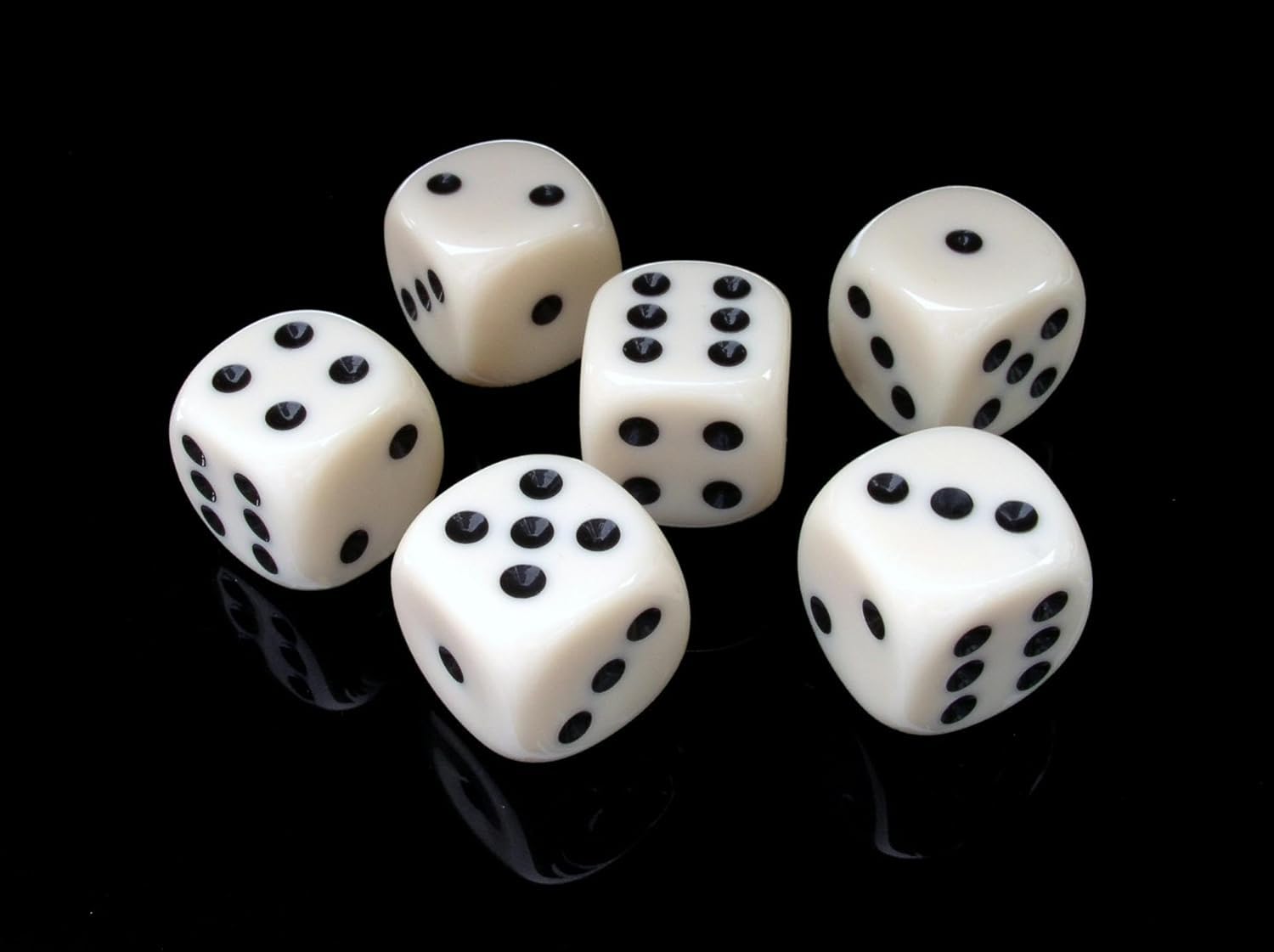 Big Jumbo Large Dice Cube Set Box for Table Games Ludo Snake and Ladder for Kids Party Puzzles Cards Couples Multicolour Colour Black Dot Number White Yellow Red Green Blue Color (5)