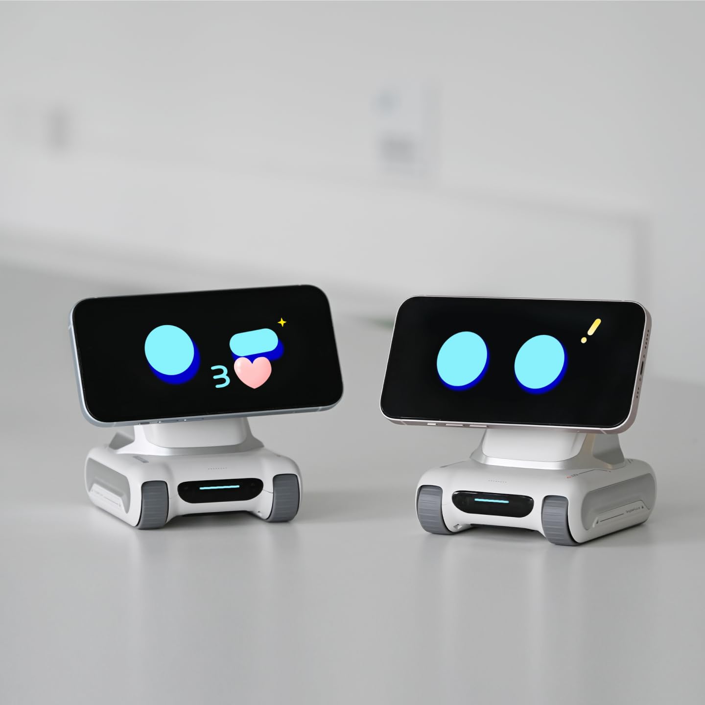LOOI Robot – AI Desktop Companion with ChatGPT Voice Interaction, Memory, Personality, Gesture & Face Recognition, Emotional Support, and 10W Wireless Charging (Starlight White)