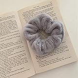 Design: Halten Sie ein wundervolles Schauen und halten Sie Ihre Frisur, und es wird auch Sie elegant und charmant aussehen lassen.