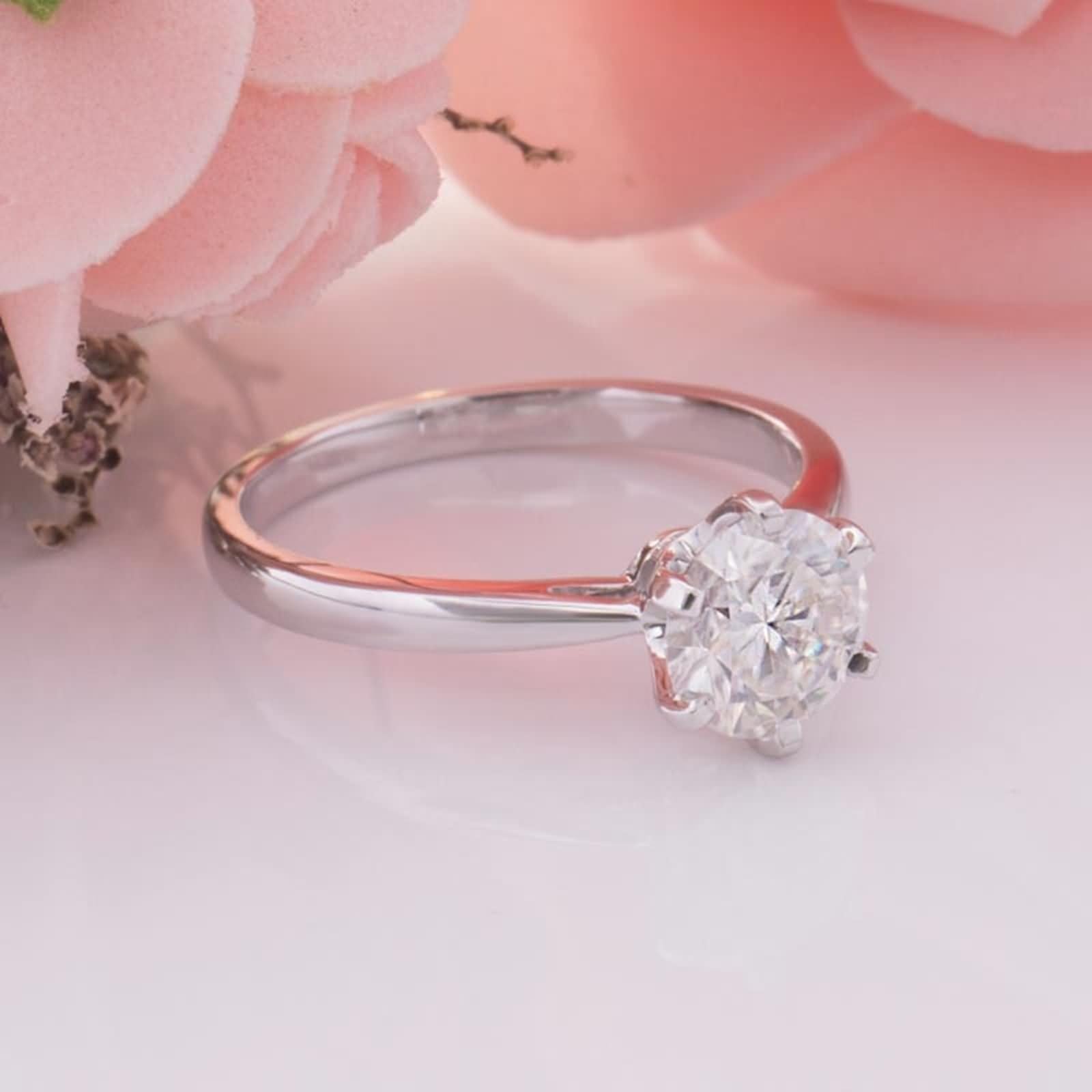 Wycian Spersonalizowany pierścionek 9K pierścionek z litego złota 9K Moissanite 6 ząbków samotny okrągły z 1Ct Moissanite rozmiar H 1/2 moda dla kobiet biżuteria walentynkowa