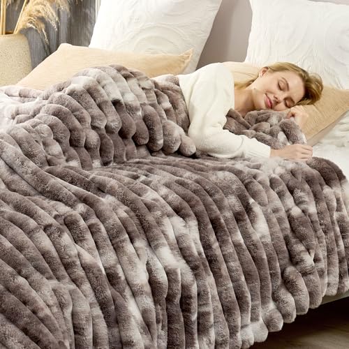 Cozy Bliss Faux Fur Throw Blanket for Couch, Cozy Warm