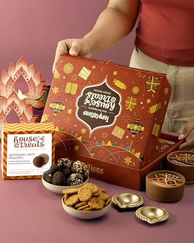 Image of Hyperfoods Christmas Gifts for Family and Friends Gift Hamper Chocolate Gift Hampers Corporate Gift Christmas Gifts for Employees Corporate Gifts for Employees Gift Hampers Box Cookies Gift Hamper
