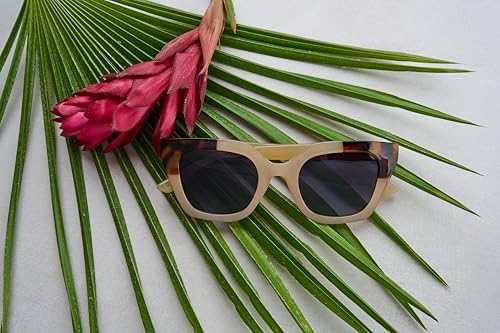 Peepers by PeeperSpecs Women's Nell Sun Cat Eye Sunglasses4