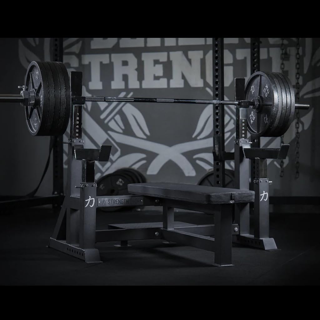 Strength Shop Panca da allenamento deluxe, con pegge e aste di sicurezza, Powerlifting Competition Bench con safeties regolabili e spotter Deck – Rated fino a 500 kg