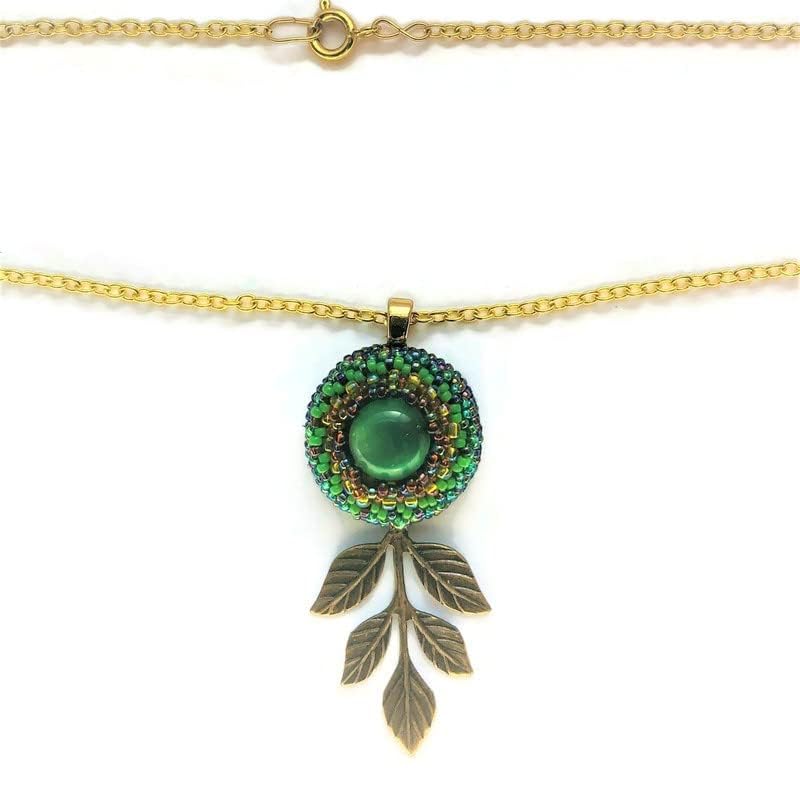 Miniatura 4 de Beadwoven Round Pendant Purple AmethystGreen Fiber Glass, Antique Brass Branch The Desert Princess Necklace (Green Fiber glass stone)