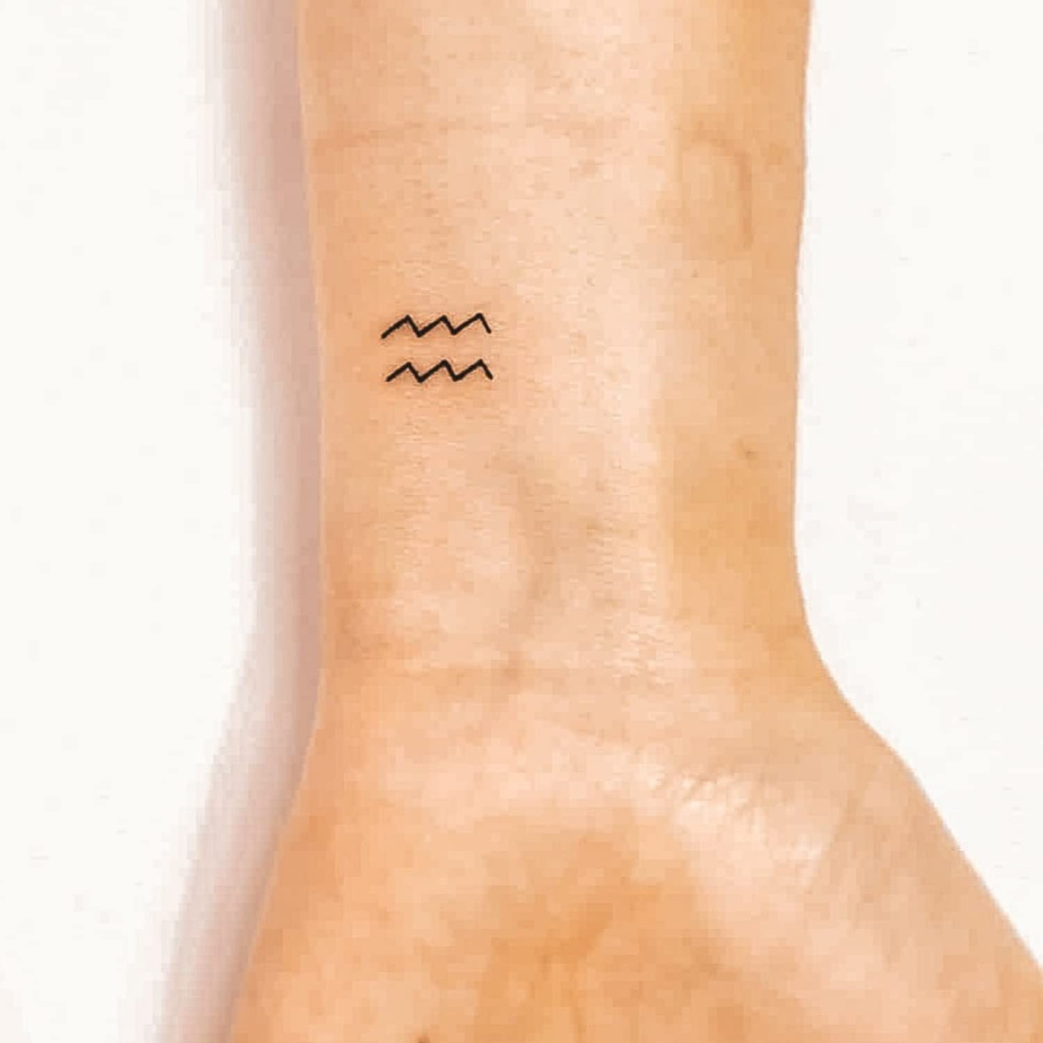 Inkster Tattoo - Sternzeichen Wassermann | vegane & wasserfeste Temporäre  Tattoos für Erwachsene - EU-Kosmetikzertifizierte Farbe - revolutionäres 2  Wochen Tattoo | Premium Klebetattoos & Fake Tattoo : Amazon.de: Kosmetik