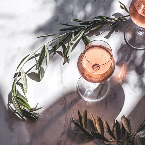 Chilling through the weekend with a nice glass of Rose! Podcast Por arte de portada