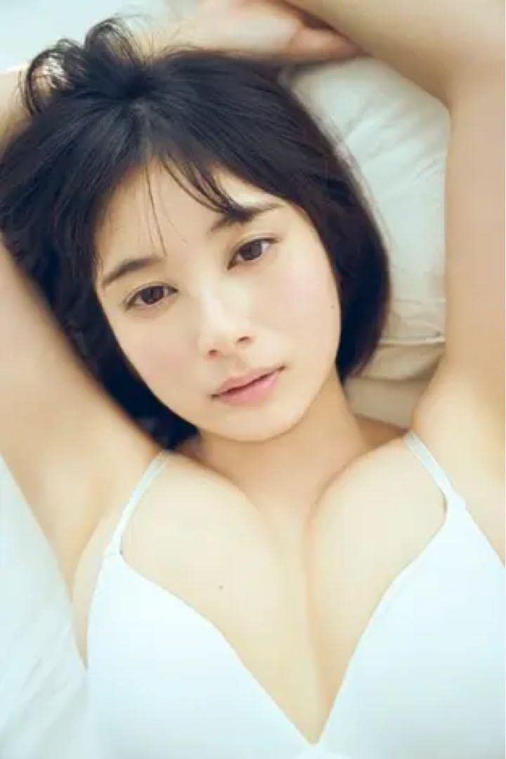 Amazon.co.jp: 大久保桜子 直筆サイン入り写真パネル : おもちゃ