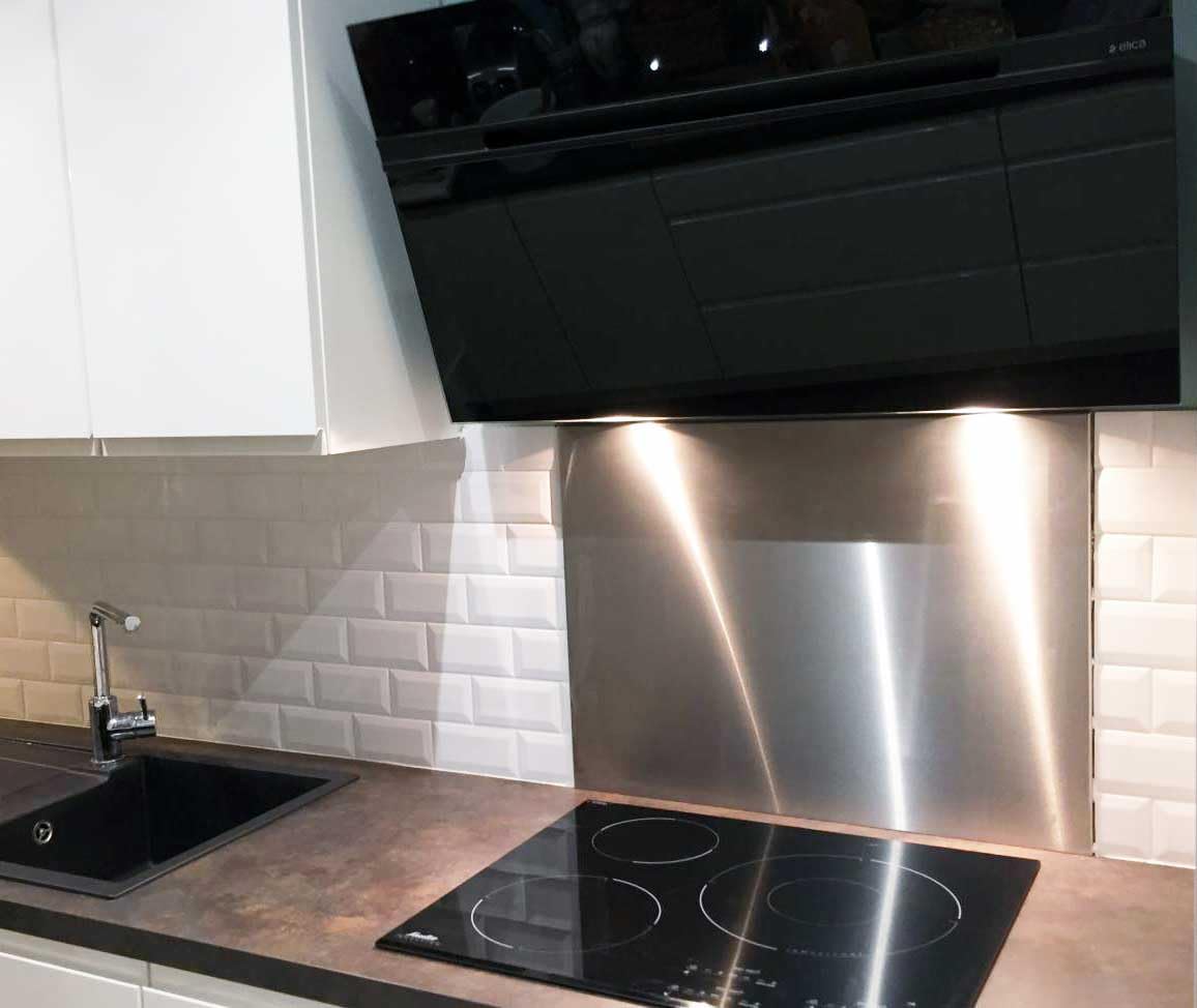 ZeroInox Pannello Paraschizzi in Acciaio Inox Aisi 304 Ideale per la Protezione delle pareti della Cucina (80 x 50 CM)