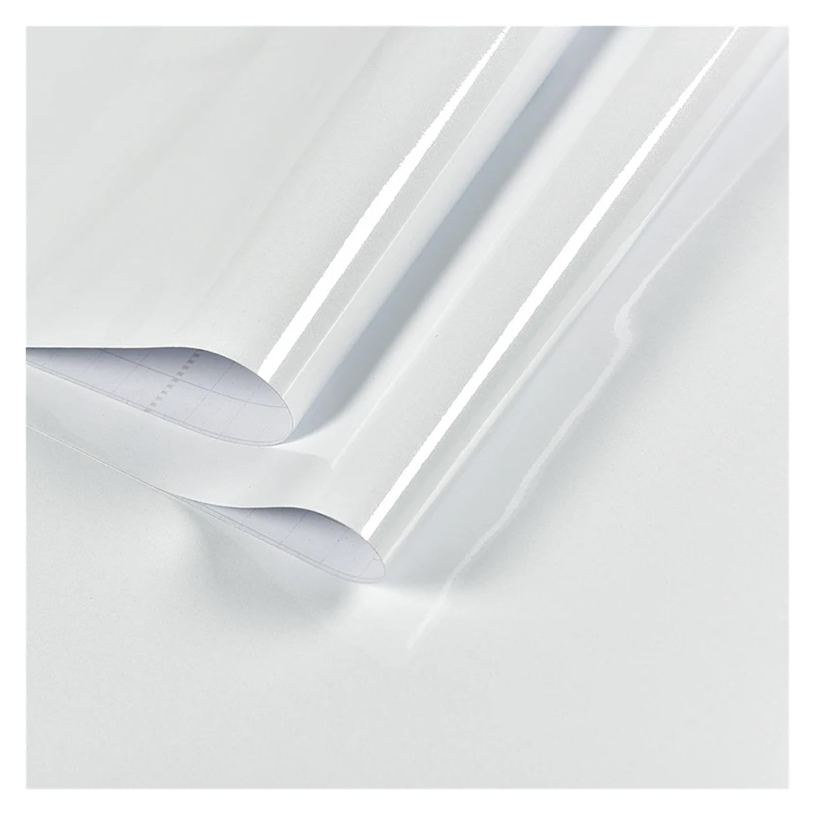 Papier peint cuisine blanc brillant pour relooker un réfrigérateur ou un bureau avec élégance