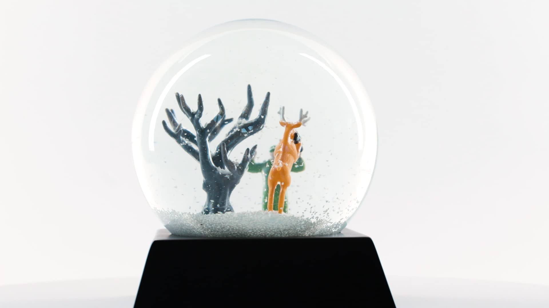 Amazon.co.jp: Bambi's Revenge スノードーム – 変なギフト 鹿のスノー