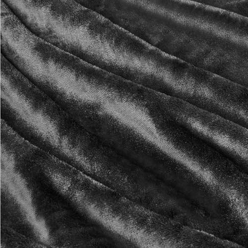 Amazon Basics Fleecedecke, 127 x 152 cm, Schwarz