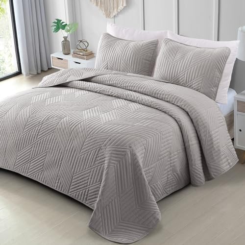 Exclusivo Mezcla Ultrasonic King Quilt Bedding Set, Lightweight Light Grey Bedspreads Soft Modern Geometric Coverlet Set for All Seasons (1 Quilt and 2 Pillow Shams)