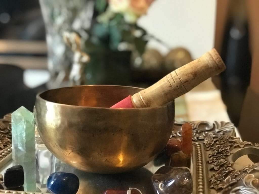 Cuencos tibetanos antiguos del Himalaya, de metal martilleado, con mazo y cojín para meditación, cánticos, para la oración curativa y yoga (18 cm)