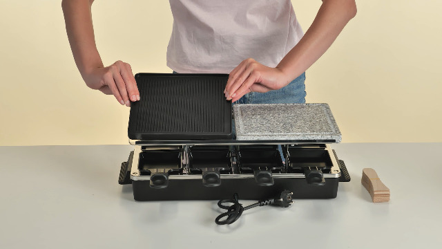 Multi Raclette RC 108 - Piastra Grill In Pietra Naturale Di Alta Qualità (25 X 25 Cm), Con Rivestimento Antiaderente, 8 Padelle Antiaderenti, 8 Raclette Elettrica Steba