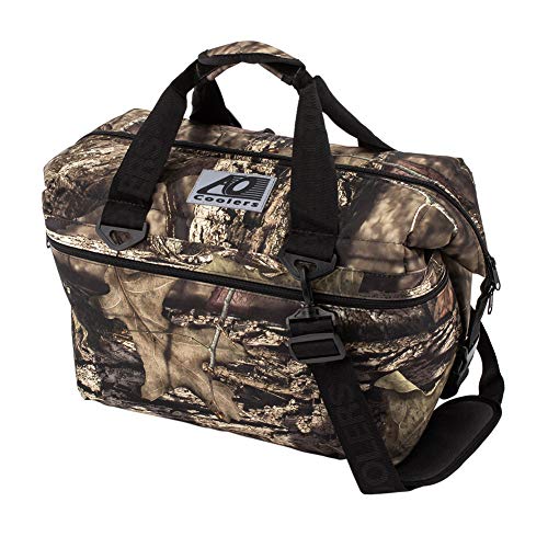 カモフラージュ柄のクーラーボックス