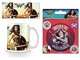 Una buena idea para regalar Wonder Woman, Fierce Taza Foto (9x8 cm) Y 1 Wonder Woman, Vinilo Decorativo Pegatina Autoadhesivo (12x10 cm)