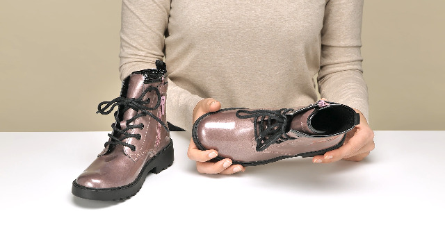 Geox J Casey Girl Stivaletto Barca Bambina - Scarpe Stringate Stile Biker Con Stampa Disney - Foto 9