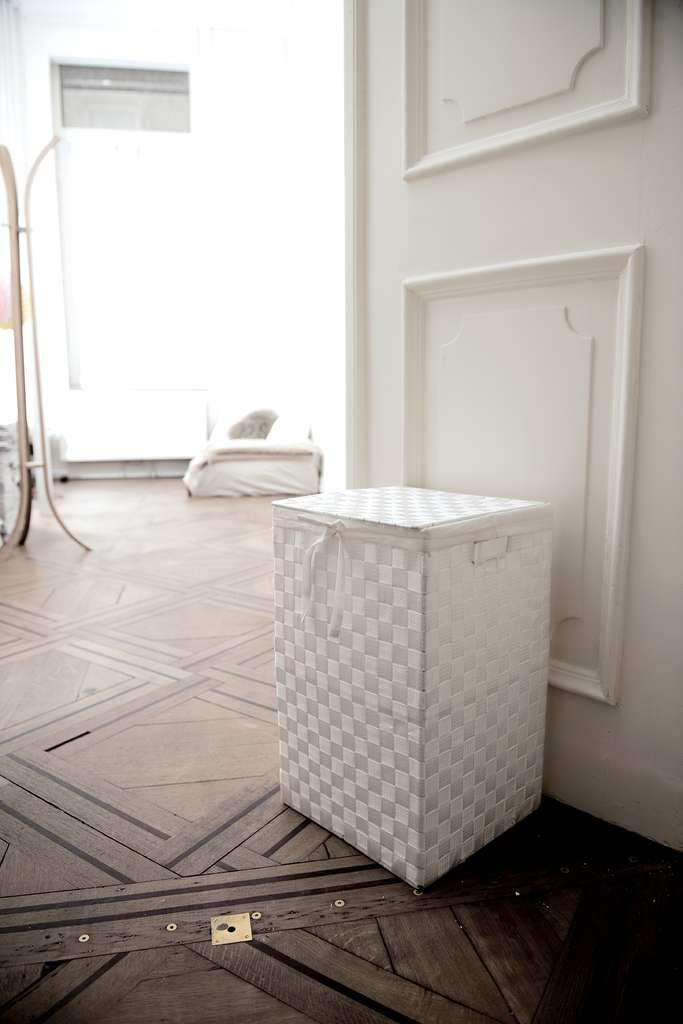 Compactor RAN6889 Stan Laundry Basket with Lid, Handles, Woven with Metal Frame, Removable Linen Liner, 30 x 30 x 50 cm, White