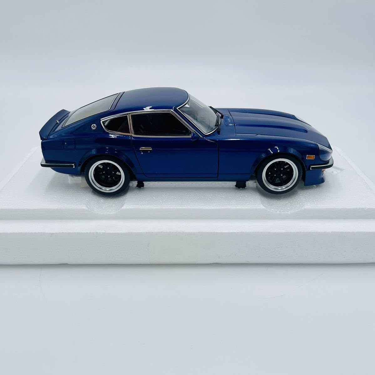 Amazon.co.jp: AUTOart オートアート 1/18 湾岸ミッドナイト 悪魔のZ