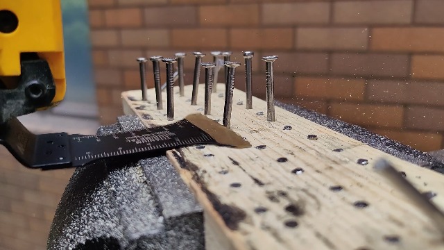 Image of AMZBSAW 16 PCS Titanium Oscillating Saw Blades Metal Cutting, Multitool Blades for Soft Metal Nails Hard Material and Wood Plastic, Multi Tool Blades Kits Fit Dewalt Ryobi Bosch Milwaukee