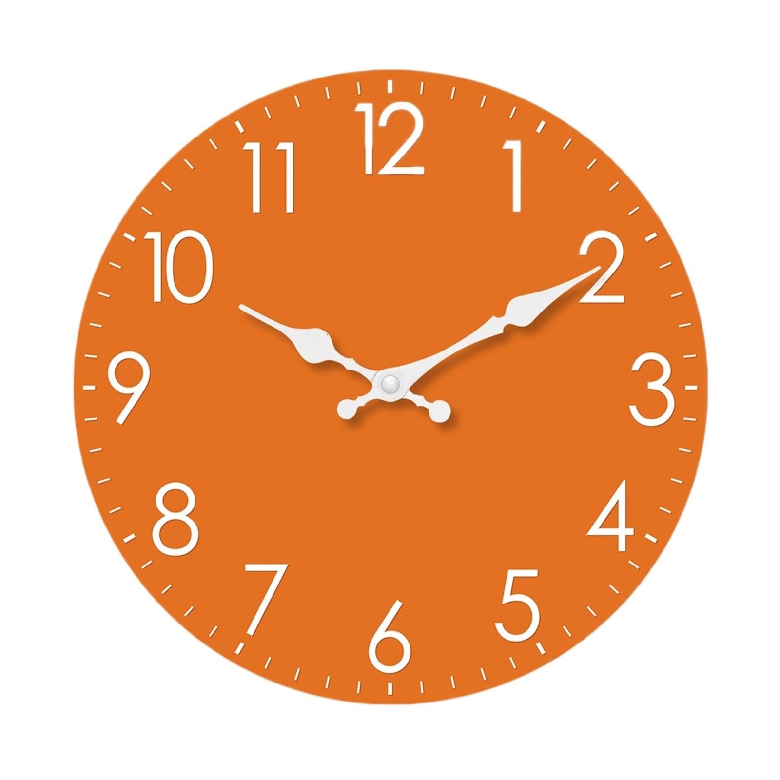 Horloge murale orange pour salon et cuisine créant une ambiance sereine