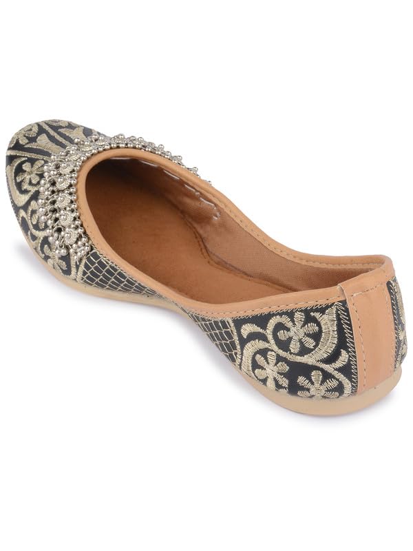 Image of Flat Footwear /Mojari /Punjabi Jutti /Bellies for Women - Embroidered Gungroo