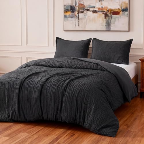 Image of Amazon Basics Duvet Cover Set with Jacquard Geometric Pattern, 3-Piece with 1 Duvet Cover and 2 Pillow Shams, Comforter Not Included, California King, Black