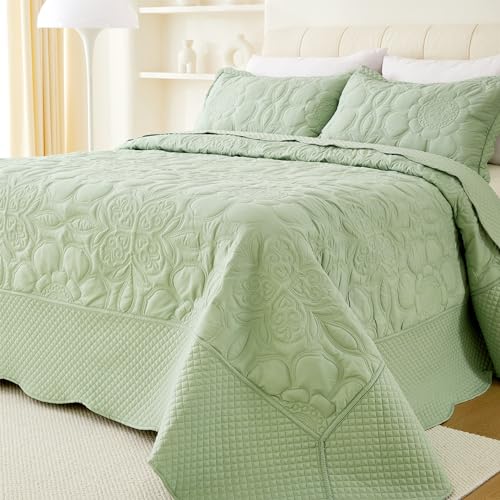 Image of EVENHUG Oversized King Quilt California King Size Lightweight Bedding Set Reversible Bedspread Coverlets for All Seasons 3 Piece (Sage Green 120 inchx120 inch)