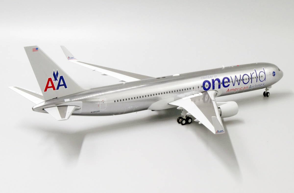 アメリカン航空 767-300ER N395AN 1/200 アメリカン航空 767-300ER N395AN 1/200