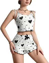 Conjunto de pijama feminino de malha listrado com estampa de coração e shorts